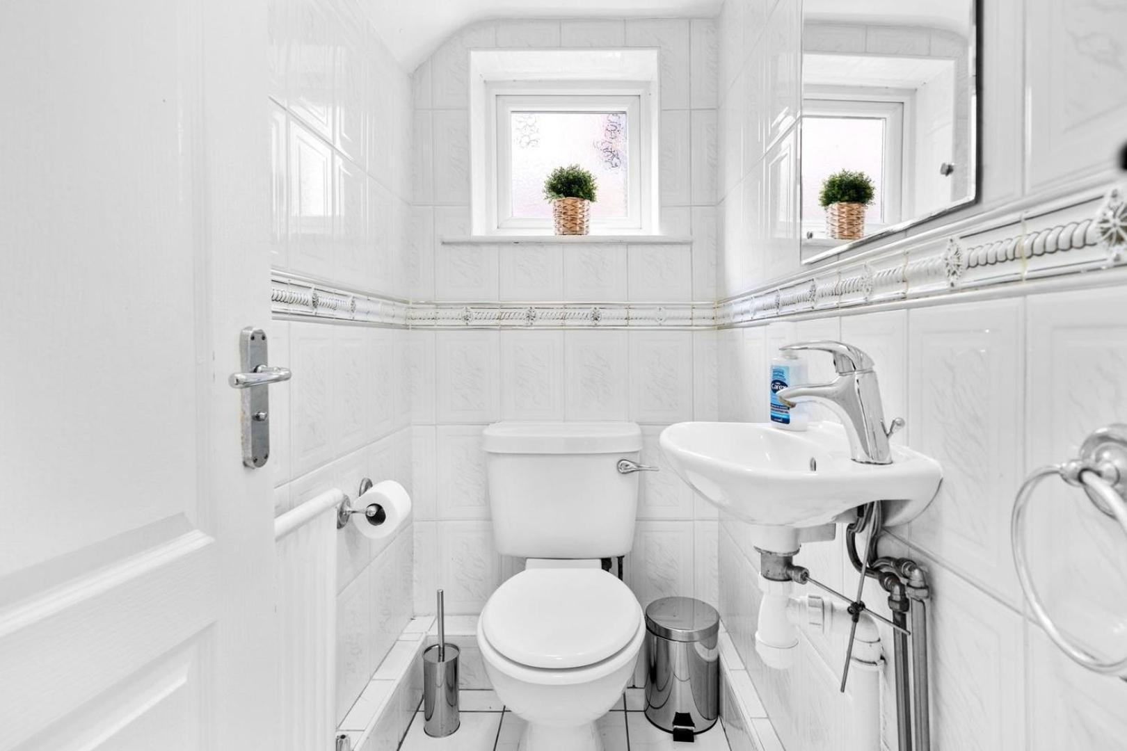 Spacious 5 Bedroom House Nottingham Exterior photo
