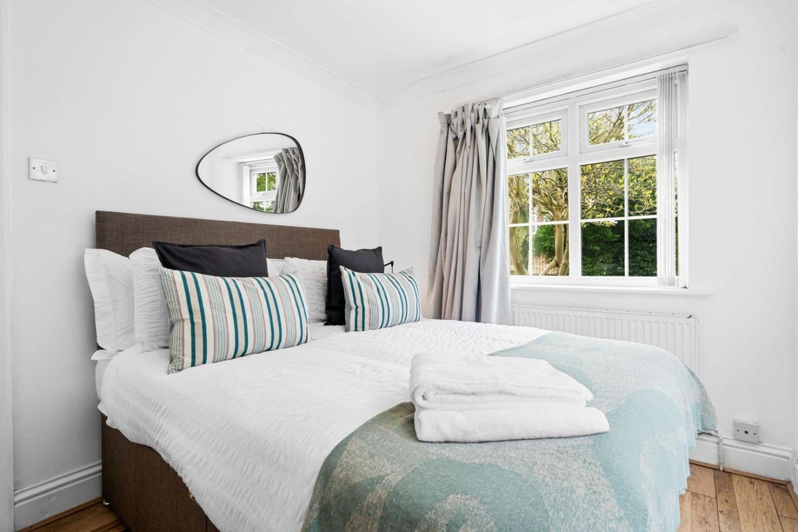 Spacious 5 Bedroom House Nottingham Exterior photo